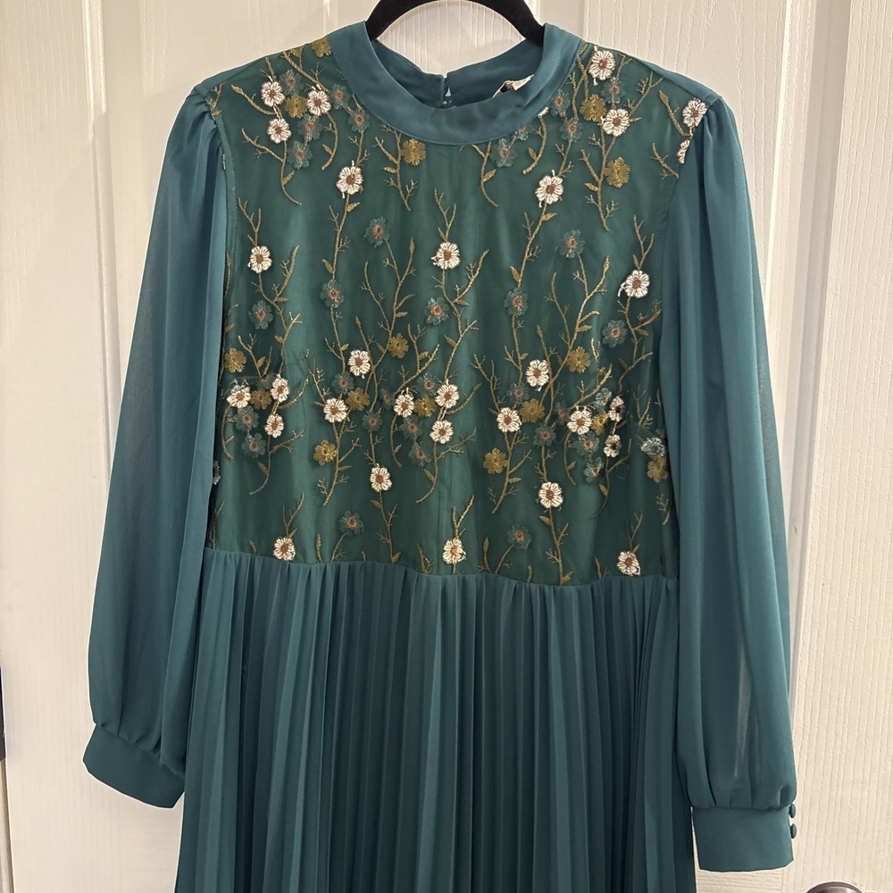 Yumi Women's Dress Floral Embroidered Green Pleated Long Sleeve Midi Size 10 - Picture 2 of 9